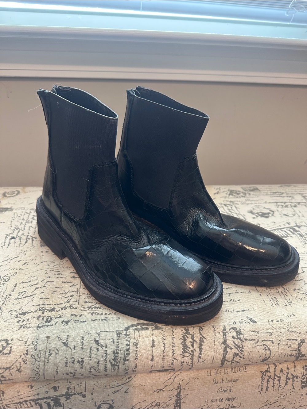 Free People Black Croc-Embossed Chelsea Booties NWOT